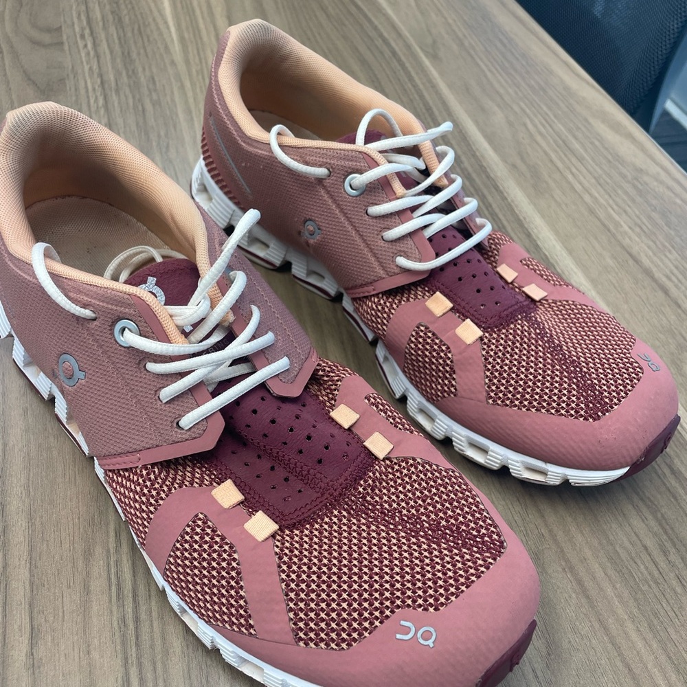 On Cloud 5 Running Women's Rose Pink Athletic Shoes size W9
